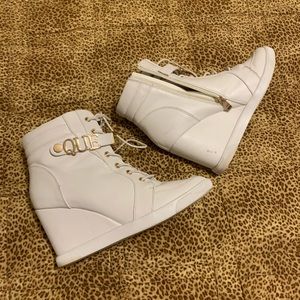 Awesome White Wedged Booties for a Queen